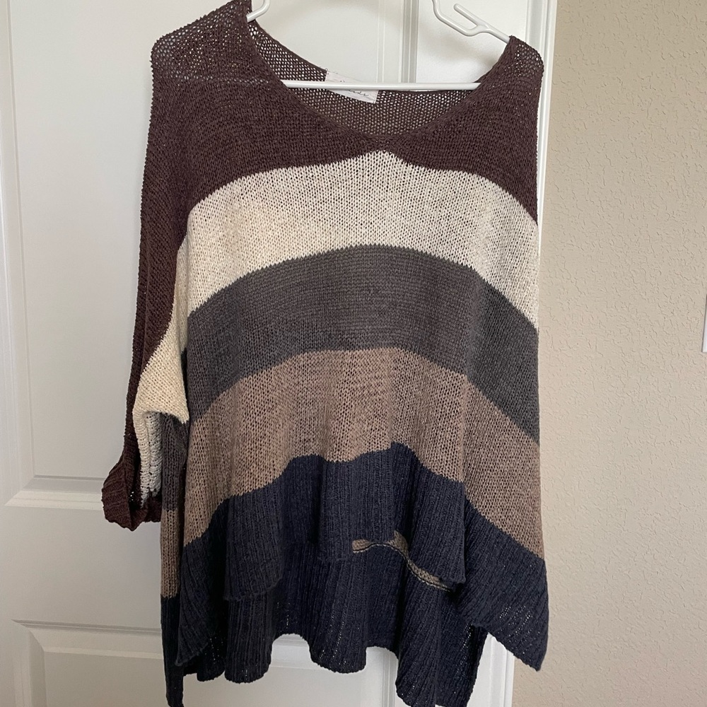 American threads sweater. One size fits all~ probably a size large. Worn one